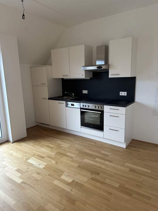 Sonnige, tolle barrierefreie Wohnung mit Balkon, Einbauküche- Nähe Bhf. Brunn am Gebirge