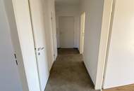 Geld sparen und den Sommer auf Balkonien genießen! Umfassende Sanierungsarbeiten versprechen einen traumhaften Rückzugsort zum Wohlfühlen: geräumiges Wohnzimmer mit Zugang zum sonnigen Balkon, modernes Badezimmer und praktischer Abstellraum!