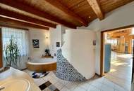 Architektur-Juwel in Logenplatz-Sonne: Einzigartige Landhaus-Villa mit Pool-Oase &amp; 424 qm Nutzfläche