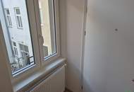 WUNDERSCHÖN SANIERTER 2-ZIMMER-ALTBAU *ERSTBEZUG NACH KATEGORIEANHEBUNG*