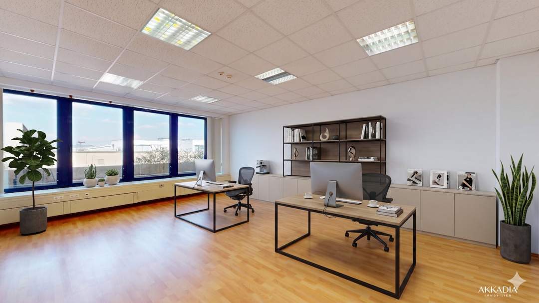 Helle Bürofläche mit großzügigen Fensterflächen für produktives Arbeiten