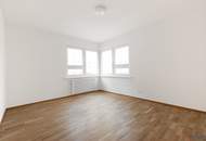 ERSTBEZUG nach Sanierung | 3 Zimmer + separate Küche | Tageslicht-Bad | Tischler-Küche mit Siemens Geräten | Freier Mietzins