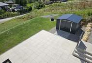 MODERN LIVING - Neuwertige Doppelhaushälfte mit 2 Terrassen und Doppelcarport in ruhiger Aussichtslage