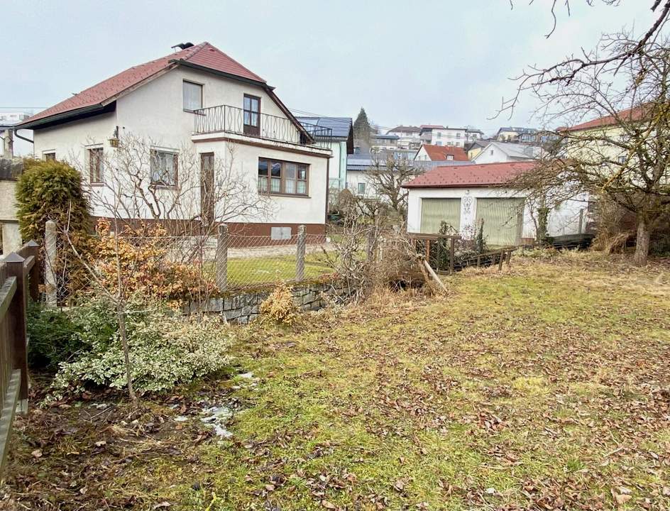 Einfamilienhaus mit Gartenparadies und Bächlein im Herzen von Walding