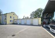 Wohnhaus mit 2.200m² großem Grundstück, Halle und Garagen