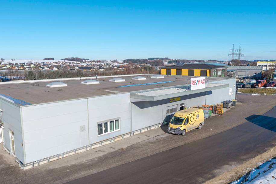 Große Halle mit vielen Parkplätzen, Gewerbeobjekt-kauf, 1.700.000,€, 4810 Gmunden