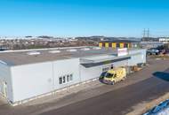 Große Halle mit vielen Parkplätzen