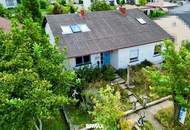 Ort der Kreativität - Ein Haus umgeben von Sandstein und viel Grün.