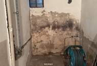 Großzügiges Wohnhaus am Dorfrand mit Nebengebäude