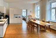 Helle Altbauwohnung mit Balkon und Wohnküche in bester Lage