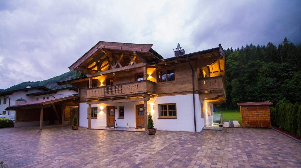 Zeitlos schönes Landhaus mit Einliegerwohnung