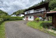 Wohnen mit Weitblick – Großzügiges Einfamilienhaus in Hanglage mit Garten und Bergblick