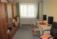 Vielseitig nutzbarer Vierseithof mit Maschinenschuppen, Stallungen, Keller und Garten