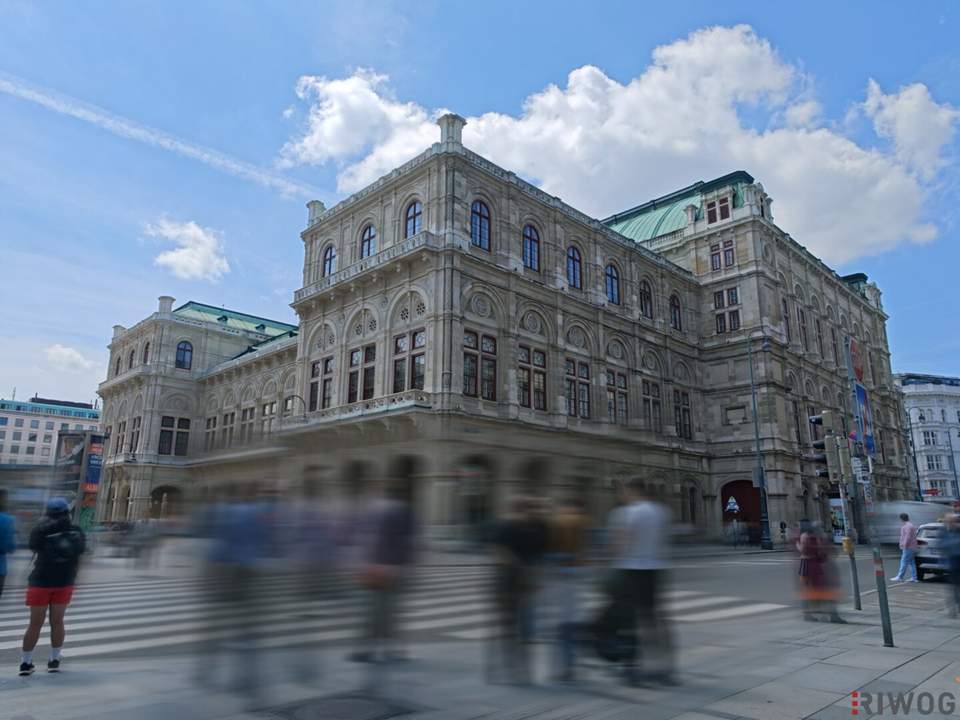 Bei Kärntner Straße & Oper | Ecklokal mit 3m hohen Auslagen | inkl. Keller samt Lastenaufzug