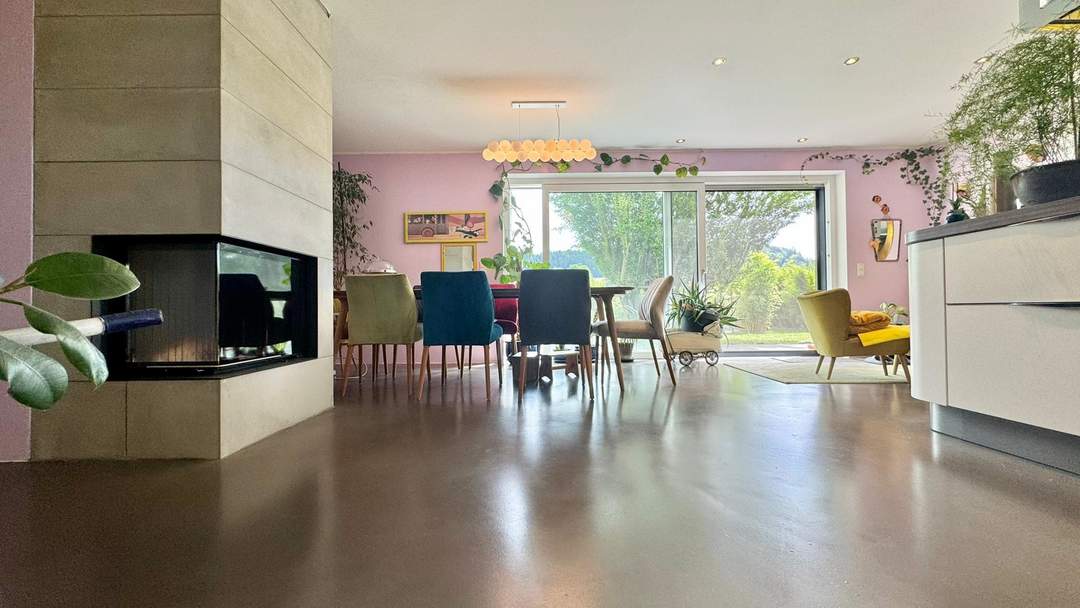 Exklusives, neuwertiges Einfamilienhaus in TOP LAGE mit Doppelgarage und Naturpool