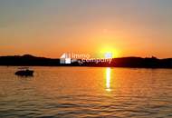 Traumhafter Bungalow in einmaliger Attersee-Lage. Attersee Ort: 155m² Luxus mit Garten und Terrasse!