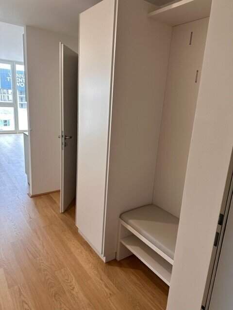 Doktor-Adolf-Schärf-Platz 05, 1220 Wien