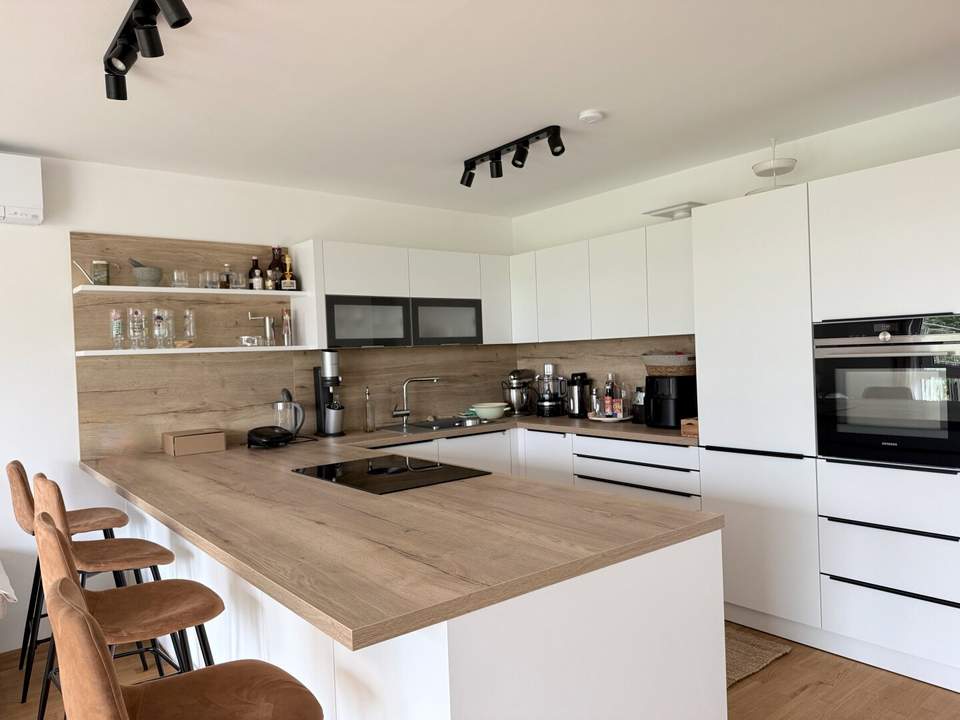 Edle 3- Zimmer-Wohnung mit großer Dachterrasse