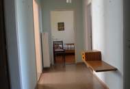 60er-Jahre Einfamilienhaus in ruhiger, zentraler Lage am Oberberg, 7000 Eisenstadt: 6 Zimmer, Terrasse, Garage, Garten - 2 Eingänge (KEINE MAKLER!) (Provisionsfrei)