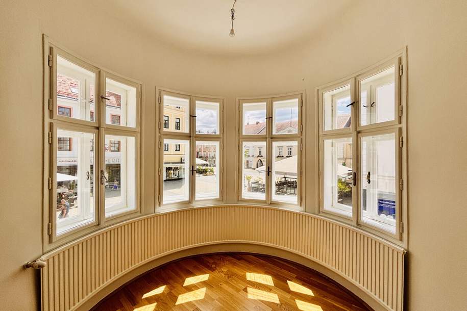 Die schönste Bühne für Ihr Unternehmen! 141 m² Erstbezug am Hauptplatz mit Erkerblick, Gewerbeobjekt-miete, 1.552,91,€, 2700 Wiener Neustadt(Stadt)