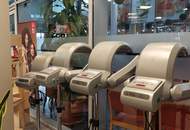 Moderner, komplett ausgestatteter Friseursalon