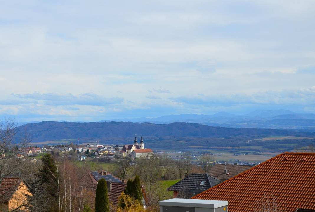 Großer Baugrund mit Blick zu den Bergen