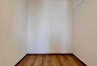 Erstbezug nach Komlettsanierung! Großzügige 3,5-Zimmer-Wohnung mit Balkon