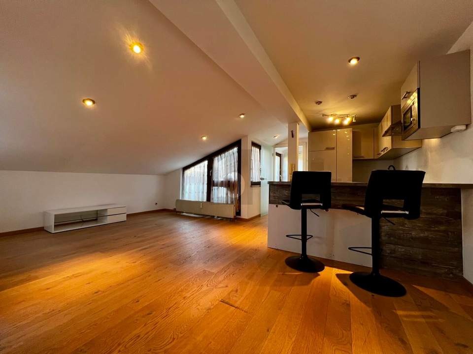 SUPER LAGE IN RUHIGER GEGEND UND ZWEI TERRASSEN MIT SICHT AUF MARIA-PLAIN