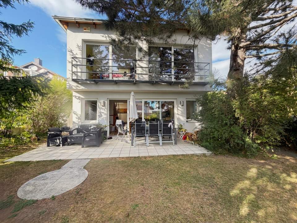 Modernes, großzügiges Einfamilienhaus mit Sauna, Pool und 3 KFZ-Abstellplätzen!