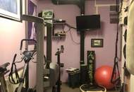 Panorama- & Wohlfühloase am Dunkelsteinerwald mit Hallenbad. Top-Lage zu einem Preis, der zum Zugreifen einlädt.