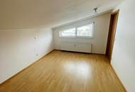 110 m² Dachgeschosswohnung mit Weitblick und Einbauküche; WG geeignet!