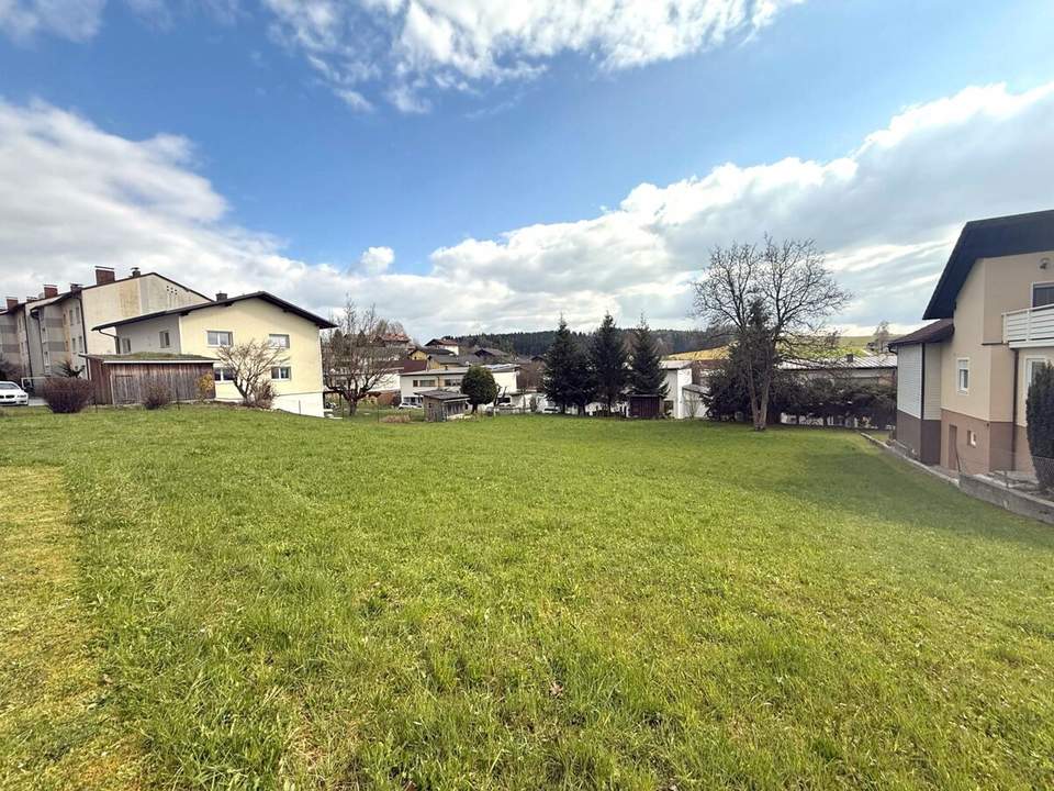Sonnige Aussichten: Baugrundstück in guter Lage