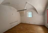 Praktischer Lagerraum mit Altbauflair und zwei Schaufenster zur Michaeligasse