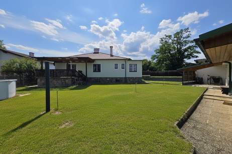 Familienidylle! Gepflegtes Wohnhaus mit Garten, Presshaus und Nebengebäude – 4 Zimmer & top Küche, Haus-kauf, 469.000,€, 2020 Hollabrunn