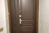 SCHÖNE RENOVIERTE ALTBAUWOHNUNG