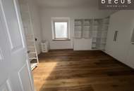 | ATTRAKTIVE BÜROFLÄCHE | 1. OG | ca. 90m² | VIELSEITIG NUTZBAR | 1 OFFENER BÜRORAUM & TEEKÜCHE | INNENSTADTLAGE | NÄHE HAUPTPLATZ & FÄRBERPLATZ