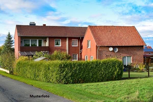 Mehrfamilienhaus mit Garage