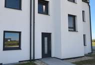 SCHLÜSSELFERTIGES ECKREIHENHAUS - 136 m² - ZIEGELMASSIV - AUF EIGENGRUND - UNVERBAUTER FERNBLICK