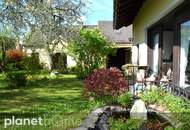 Ebenerdiges Wohnhaus inklusive Einliegerwohnung und romantischem Bauerngarten!