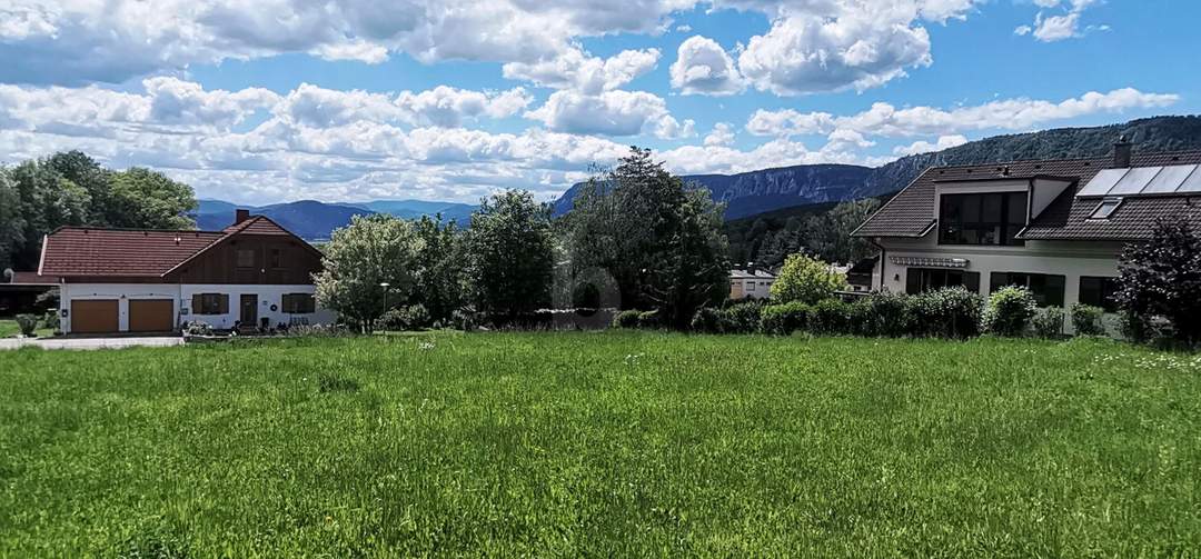 ATEMBERAUBENDE SICHT INMITTEN GRÜNER LANDSCHAFT