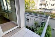 Klein wohnen - groß genießen! Hofseitige Neubauwohnung mit Balkon und Grünblick! Perfekte Raumaufteilung + Beste Vermietbarkeit + Garagenplatz optional! Jetzt zugreifen!