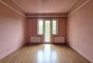 URBAN-LORITZ-PLATZ: Sanierungsbedürftige 3-Zimmer-Altbauwohnung mit Balkon