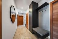 Lichtdurchflutete Dachwohnung mit Terrasse und privatem Garten