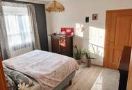Podersdorf- Zweifamilienhaus mit Lagerhalle und Garten- viel Platz für alle!