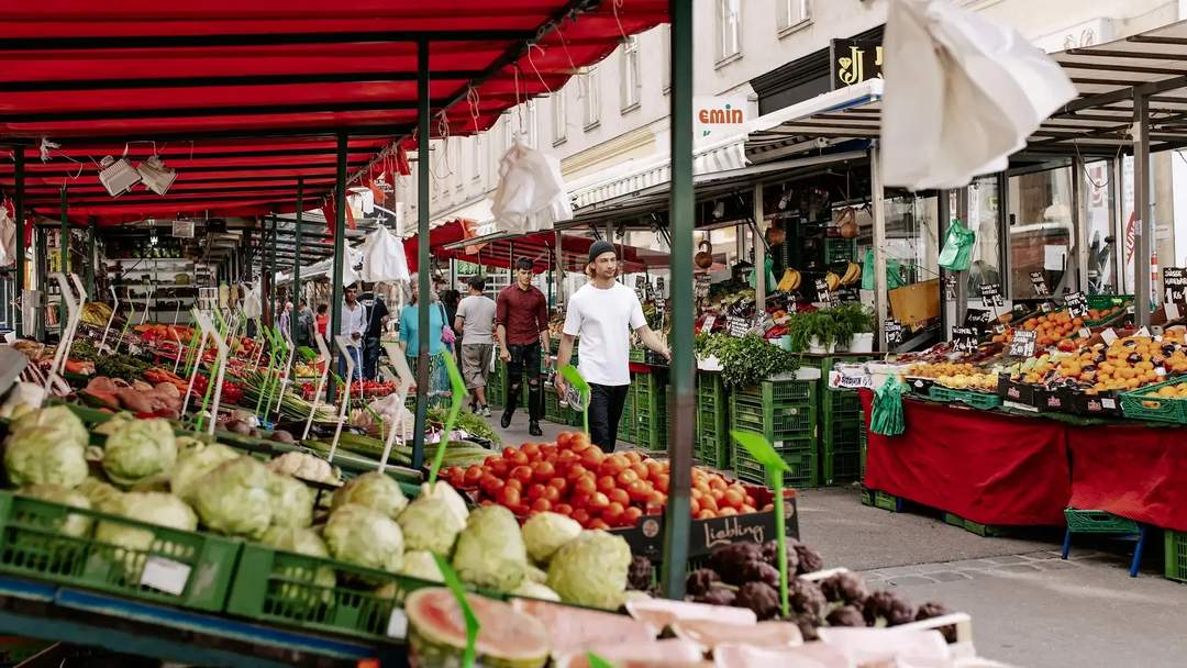Neuer Stand am Brunnenmarkt Nähe Yppenplatz abzugeben