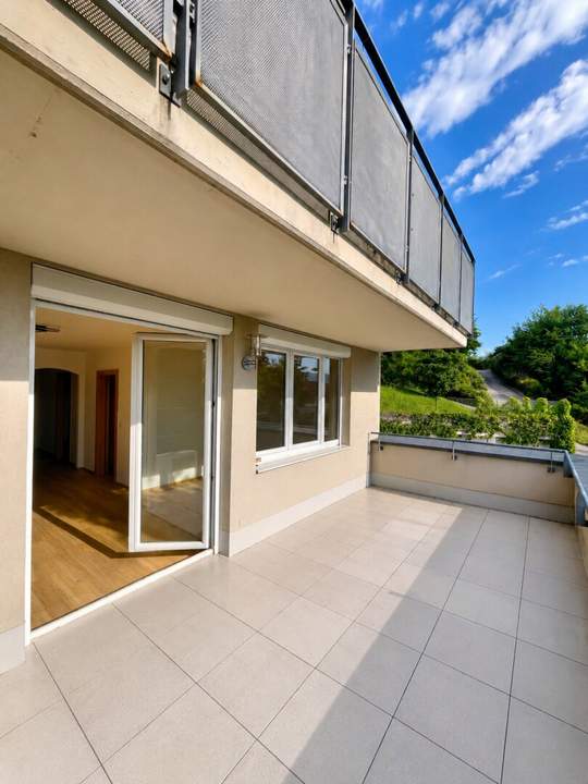 Top gepflegte 2-Zimmer-Wohnung mit großer Sonnenterrasse in begehrter Grünlage am Spitalberg