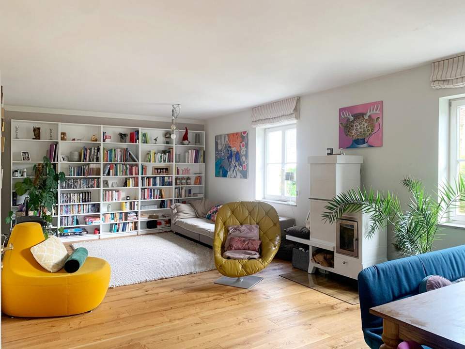 Sonnige großzügige Doppelhaushälfte - 5 Zimmer und ausbaufähig