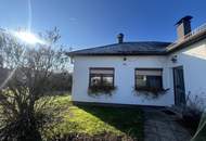 Haus in Grünruhelage mit offener Terrasse, Balkon und Garage