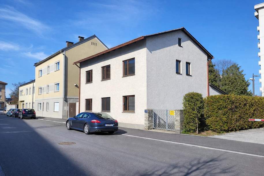 Zentral gelegenes Wohnhaus mit schönem Naturgarten in Enns, Haus-miete, 1.220,00,€, 4470 Linz-Land