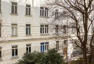 Komplett hofseitg ausgerichtete Stilaltbauwohnung im Jugendstiljuwel Schottenfelder Hof | Blick in den grünen Innenhof | Ideal auch zur WG-Nutzung